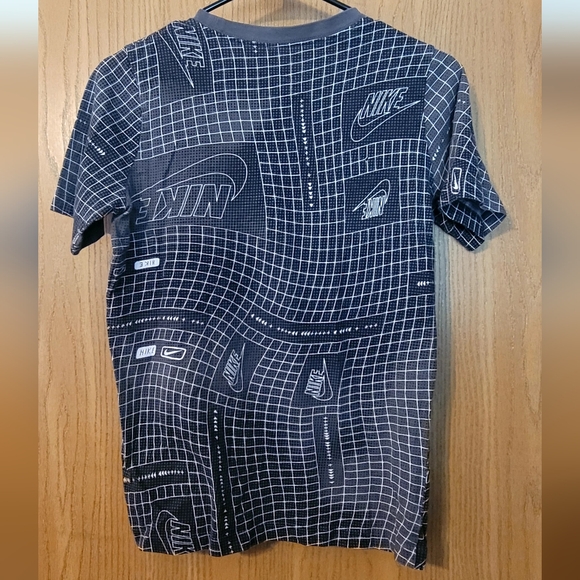 Nike Boys' Sportswear Club Graphic Cotton T-Shirt Gray XL - Picture 5 of 5